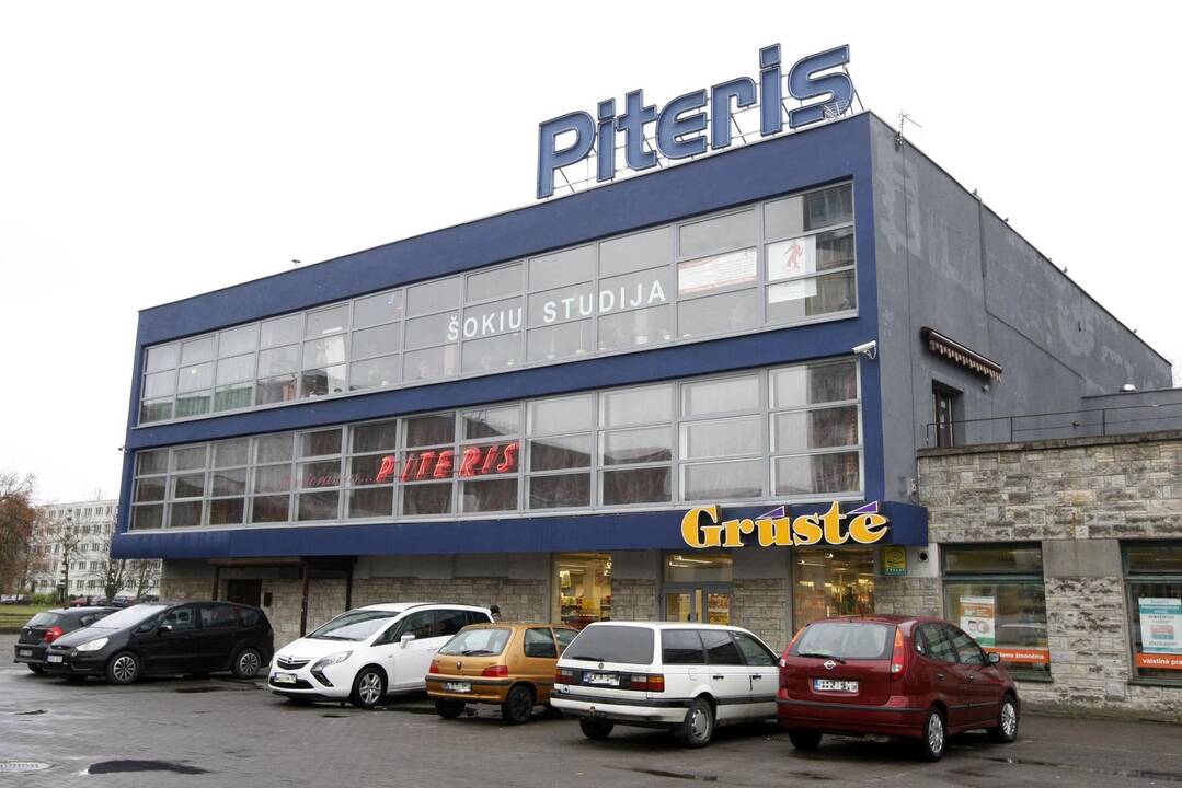 Išsišokėlis "Piteryje" šlapinosi ant žmonių?