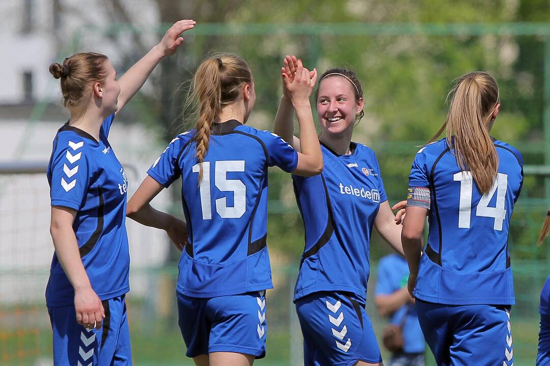Lietuvos moterų futbolo pirmenybėse – „LSU-Žaros“ komandos pergalė