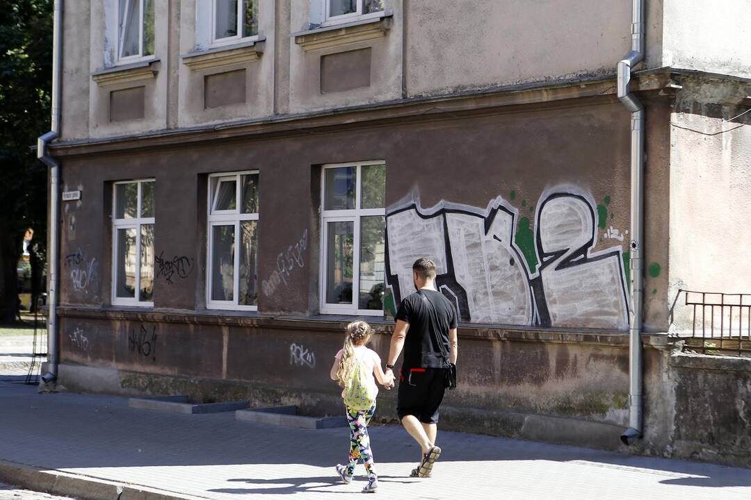 Pėdsakas: į pajūrį išsiruošusio terliotojo maršrutą žymi jo palikti tagai.