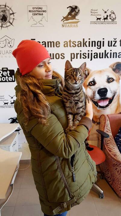 Džiaugsmas: darželinukai labai džiaugiasi galėdami paglostyti prieglaudose gyvenančius gyvūnus.