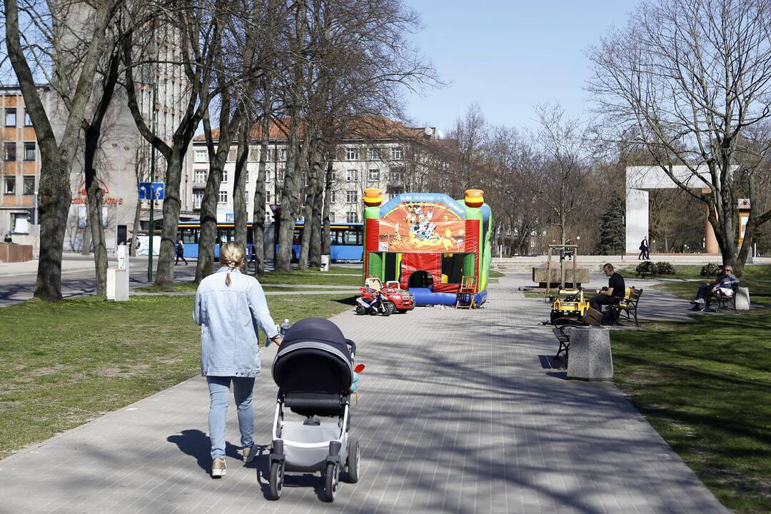 Pramogos: šiltuoju metų laiku verslininkai skuba išsiimti leidimų įvairioms paslaugoms. Vienas jų buvo sumanęs šioje vietoje pastatyti piramidę, tačiau leidimo negavo.