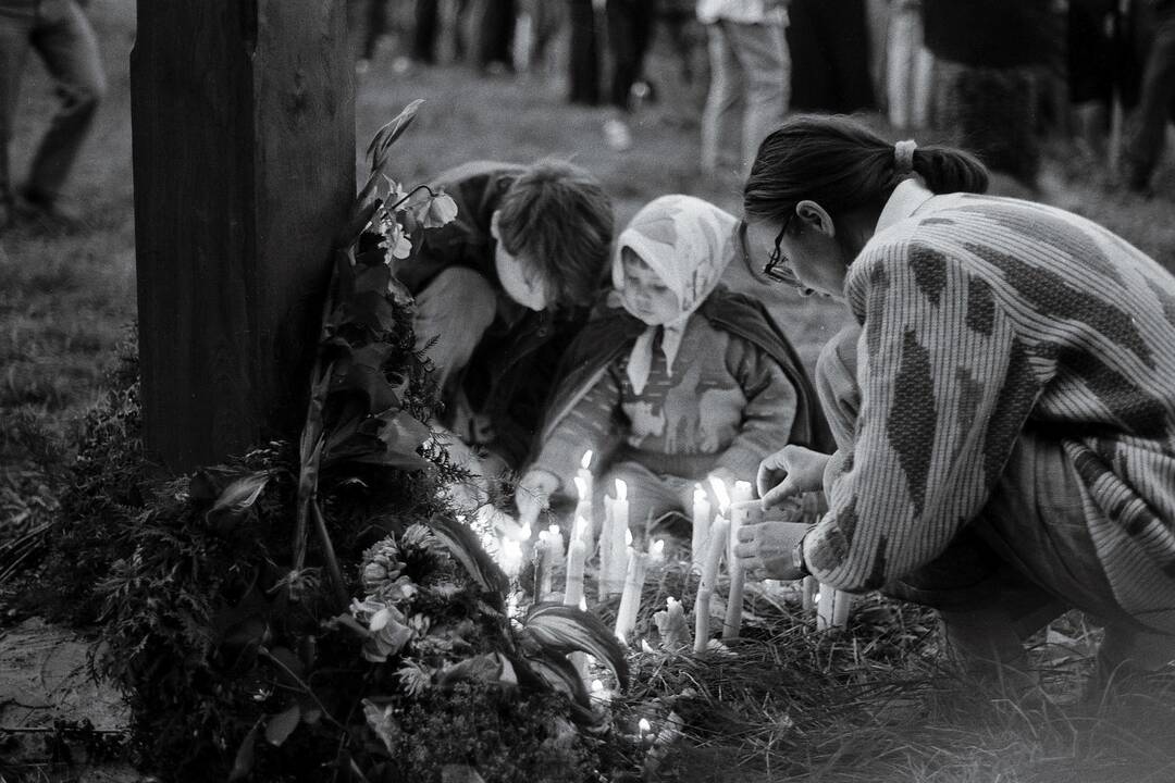 Istorija: Baltijos kelyje 1989 m. rugpjūčio 23 d. tuometis "Tarybinės Klaipėdos" vyriausiasis redaktorius A.Stanevičius iš važiuojančio automobilio užfiksavo gyvąją klaipėdiečių grandinę.