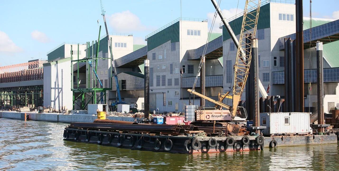 Realybė: didžiausias kiekis baltarusiškų krovinių keliauja per jos iš dalies valdomą „Birių krovinių terminalą“, kuris pastaruoju metu itin smarkiai plėtėsi.