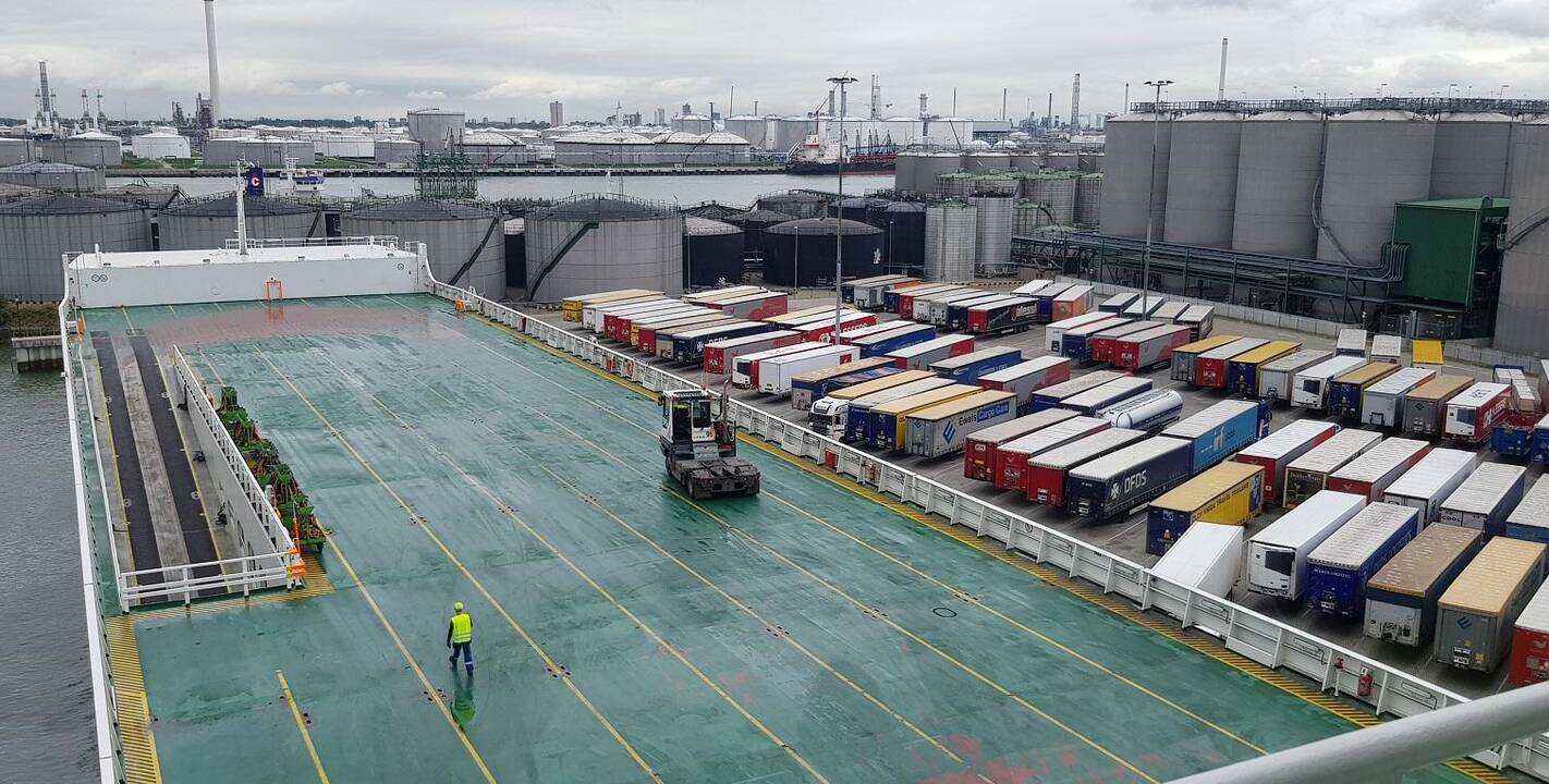 Srautas: iš Vokietijos Cuchaveno uosto prekės DFDS keltais keliauja į Jungtinės Karalystės Imingemo uostą.