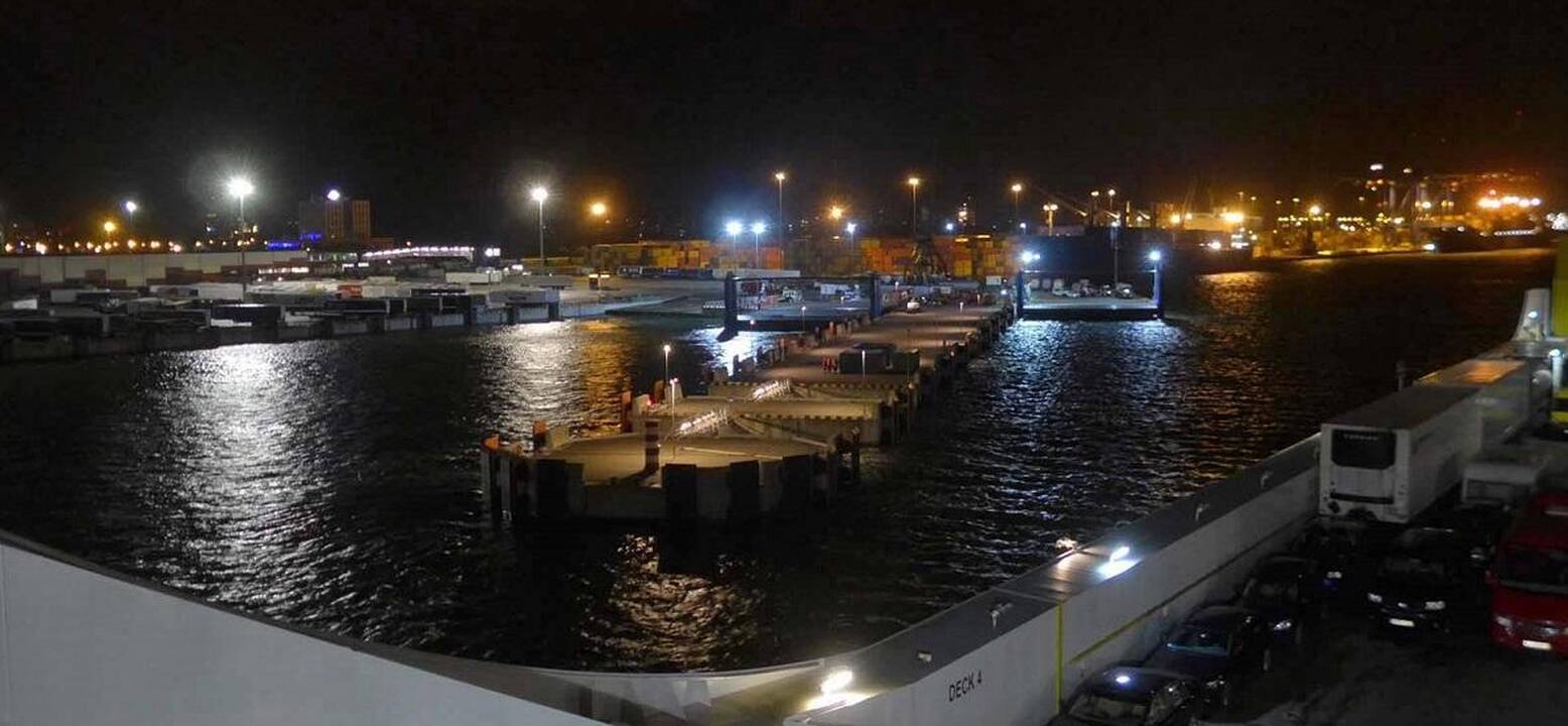 Jūroje: kelto „Regina Seaways“ krovininiame denyje po incidento.