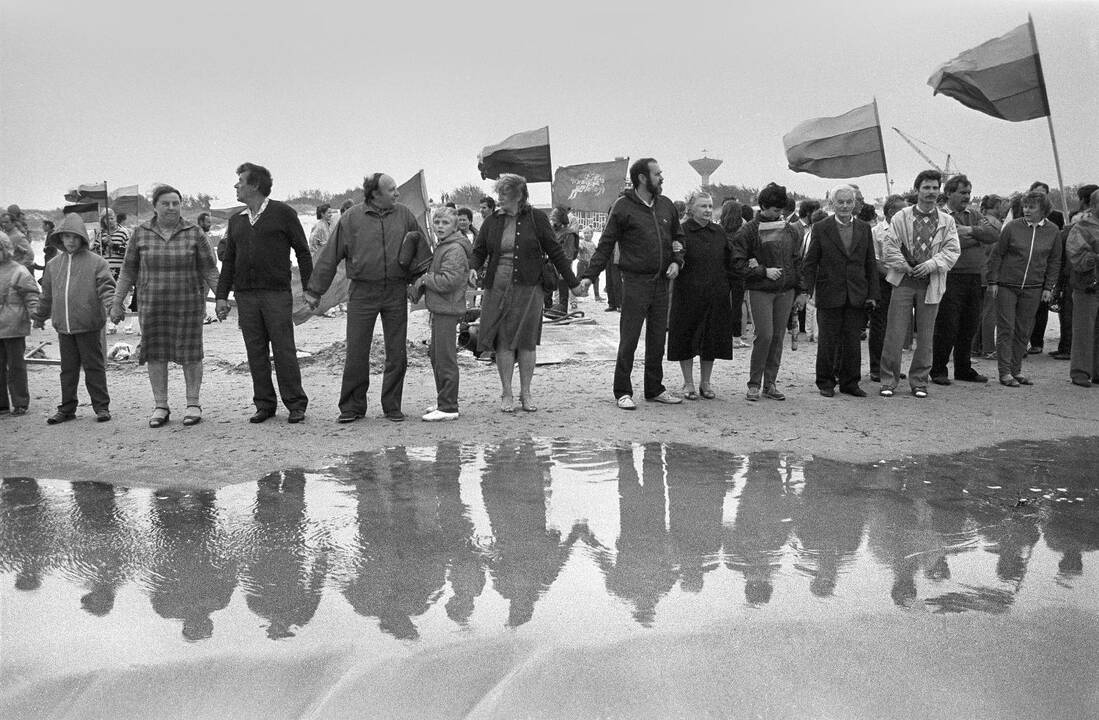 1988 09 03. Apkabinkime Baltiją.