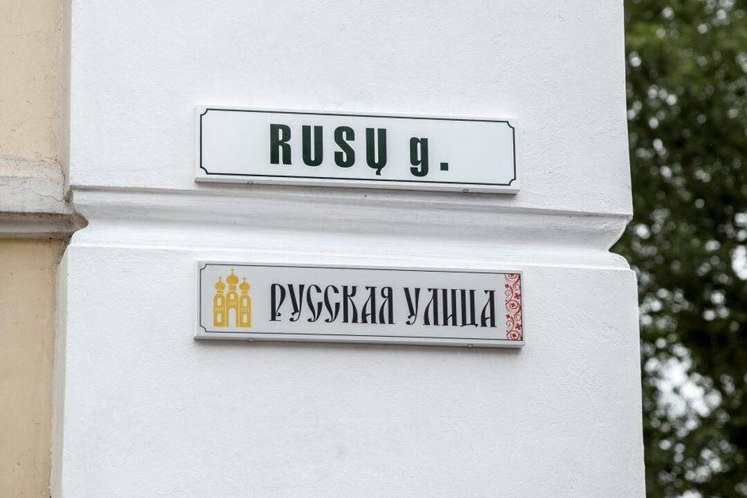 Rusų kalba pakabinta lentelė sostinėje uždažyta per pusdienį