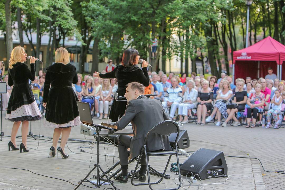 Vasariškos muzikos vakarai vilioja į parką