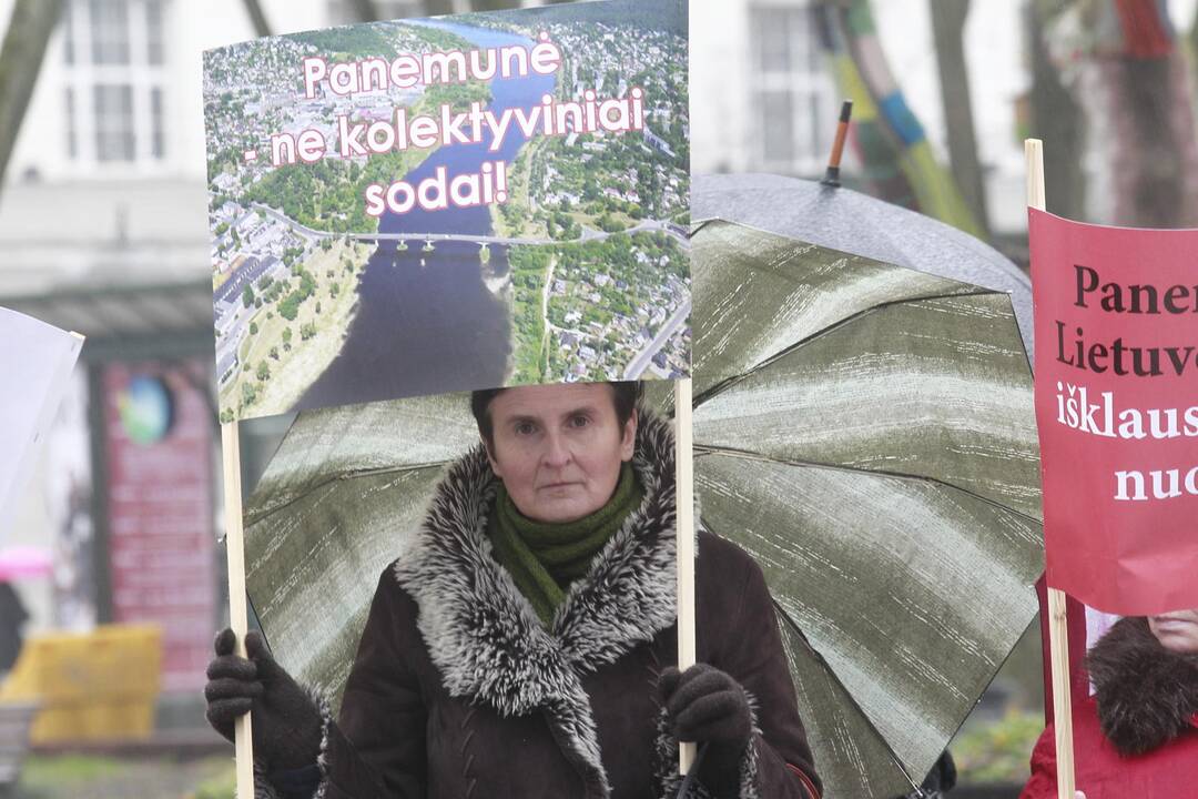 Prie Vyriausybės - reikalavimai atstatyti tiltą