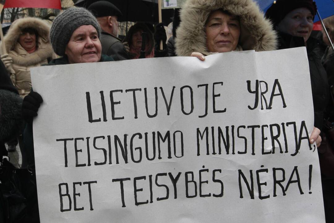 Prie Vyriausybės - reikalavimai atstatyti tiltą