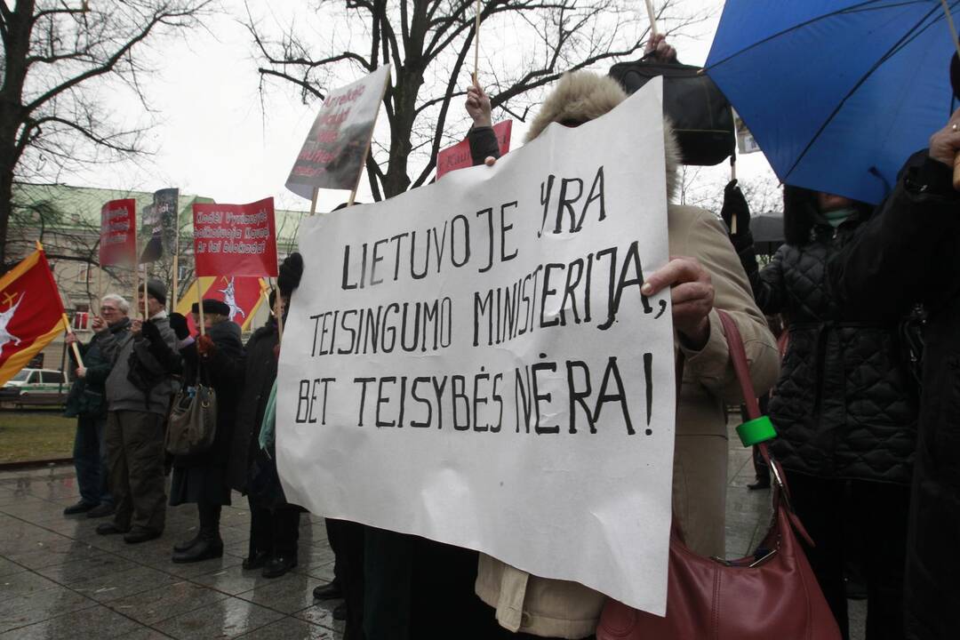 Prie Vyriausybės - reikalavimai atstatyti tiltą