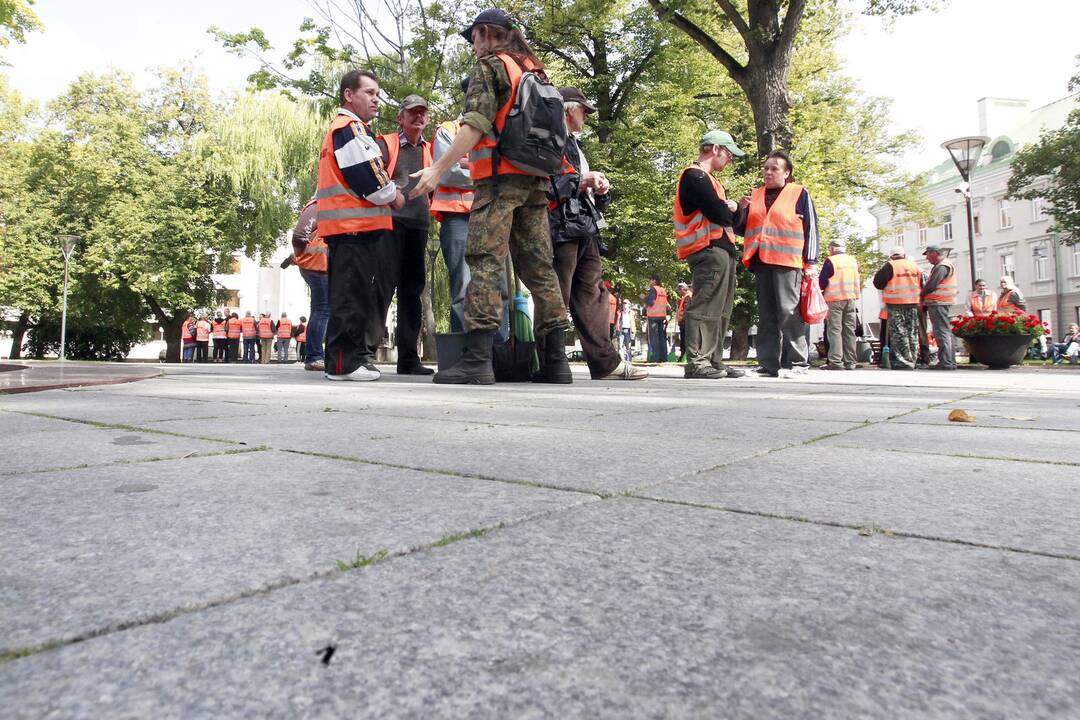 Kudirkos aikštėje - badaujančių kiemsargių protestas
