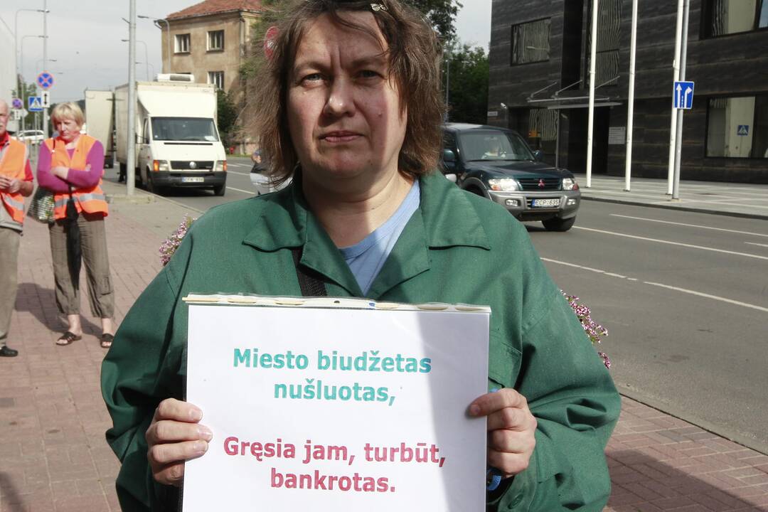 Kiemsargių streikas prie savivaldybės