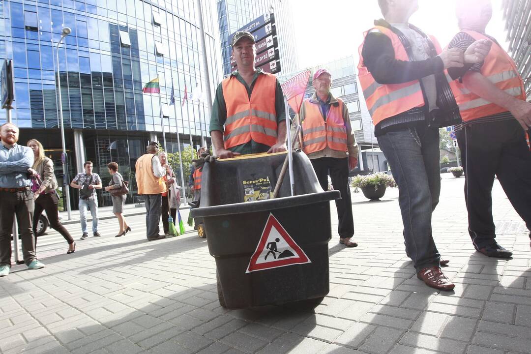 Kiemsargių streikas prie savivaldybės