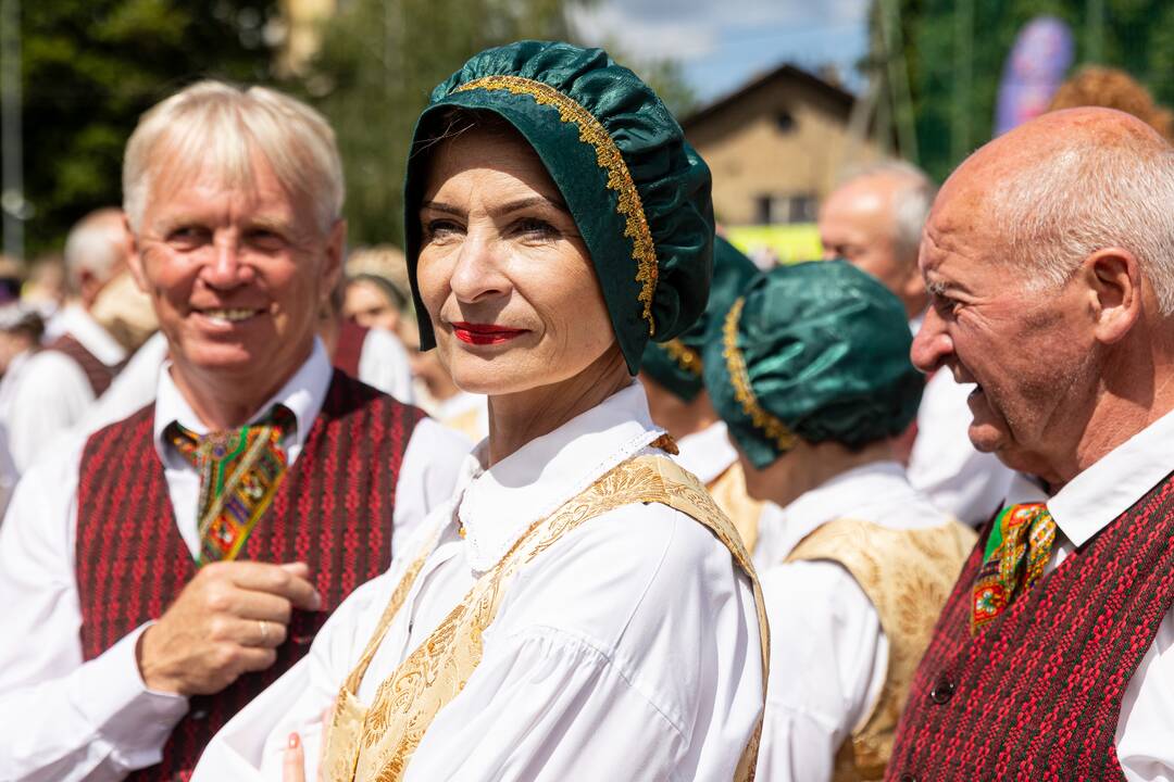 Dainų šventės šokių diena „Amžių tiltais“