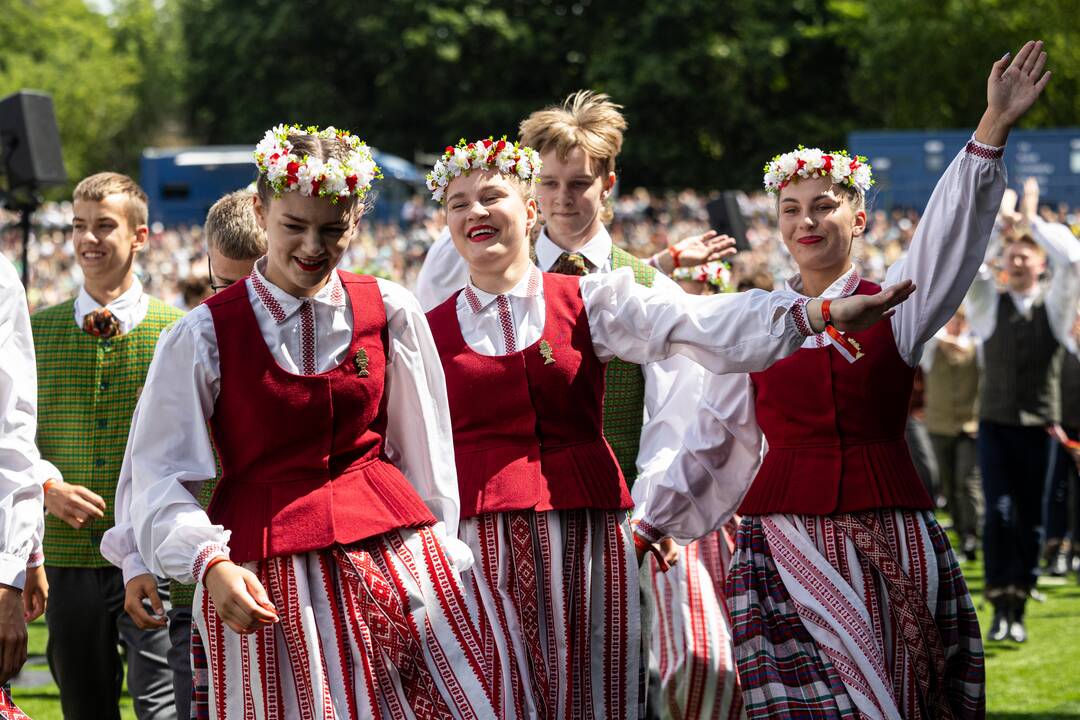 Dainų šventės šokių diena „Amžių tiltais“