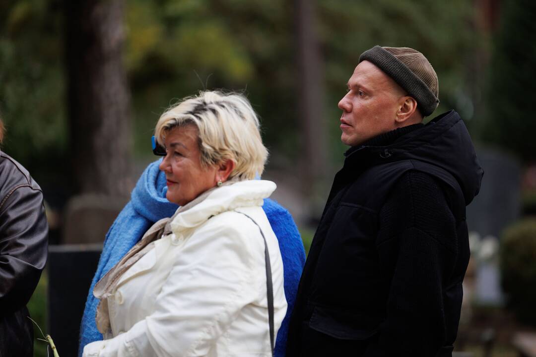 Karmėlavos kapinėse atidengtas paminklas A. Jagelavičiūtei