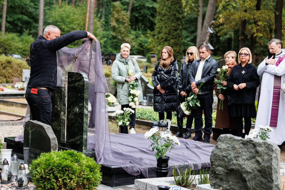 Karmėlavos kapinėse atidengtas paminklas A. Jagelavičiūtei