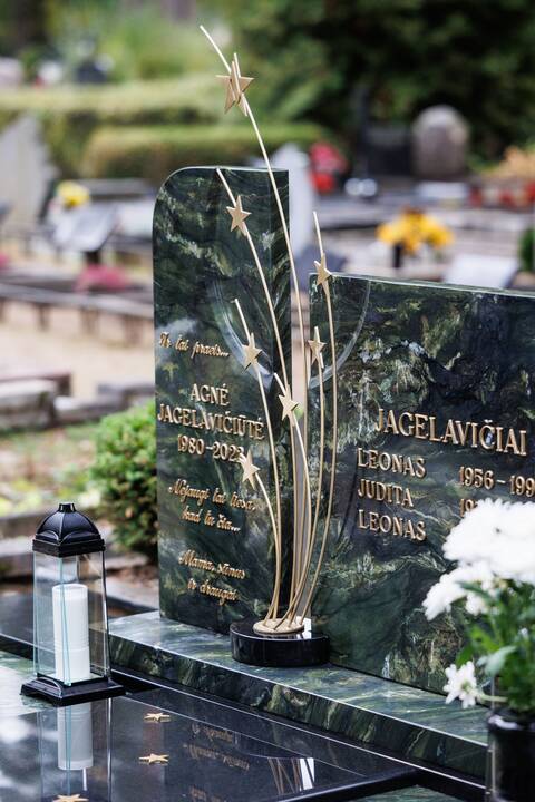 Karmėlavos kapinėse atidengtas paminklas A. Jagelavičiūtei