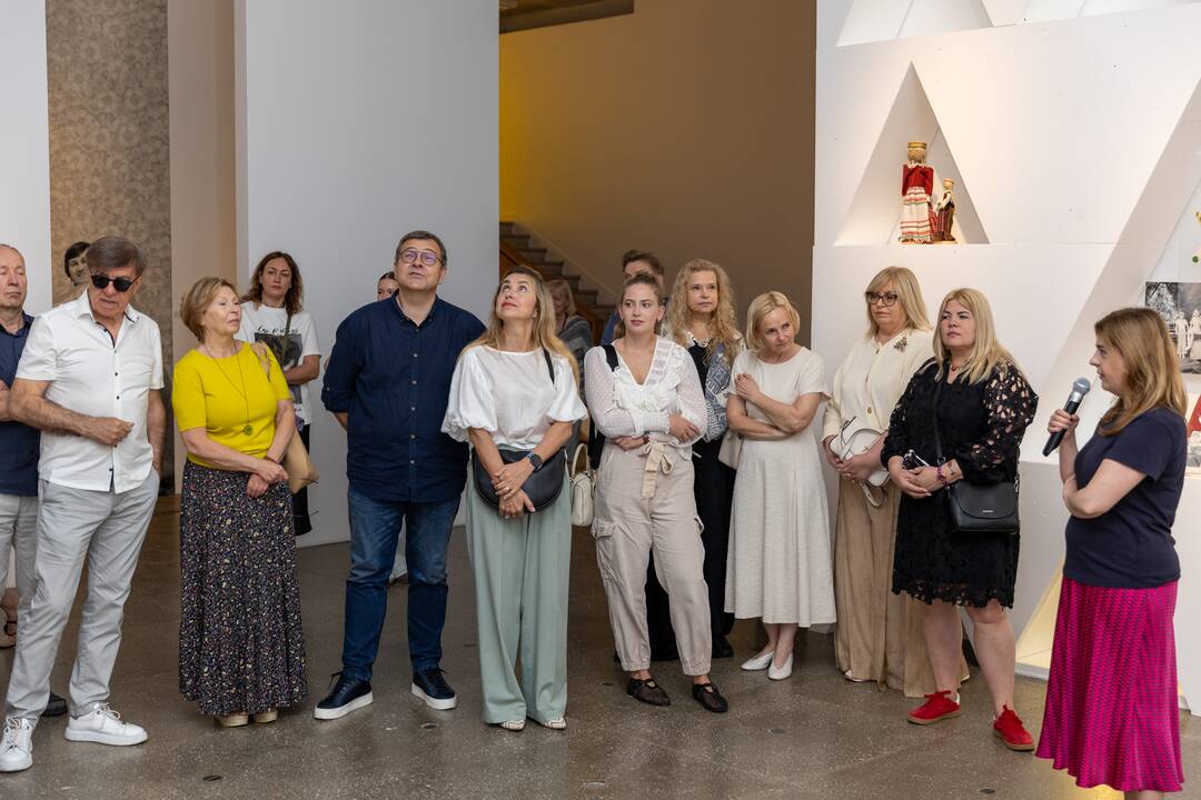 Vaikystės pusryčiai paveikslų galerijoje