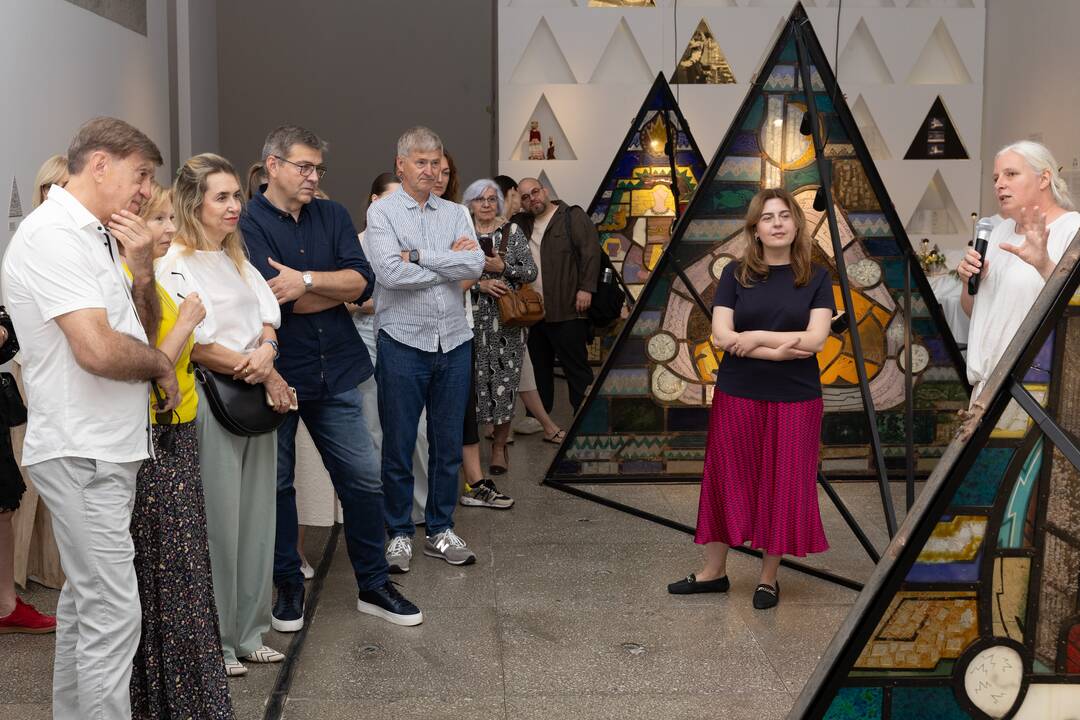 Vaikystės pusryčiai paveikslų galerijoje