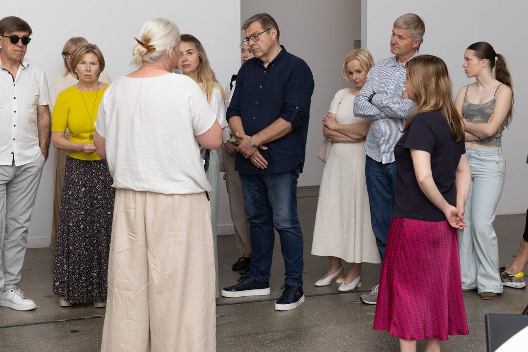 Vaikystės pusryčiai paveikslų galerijoje