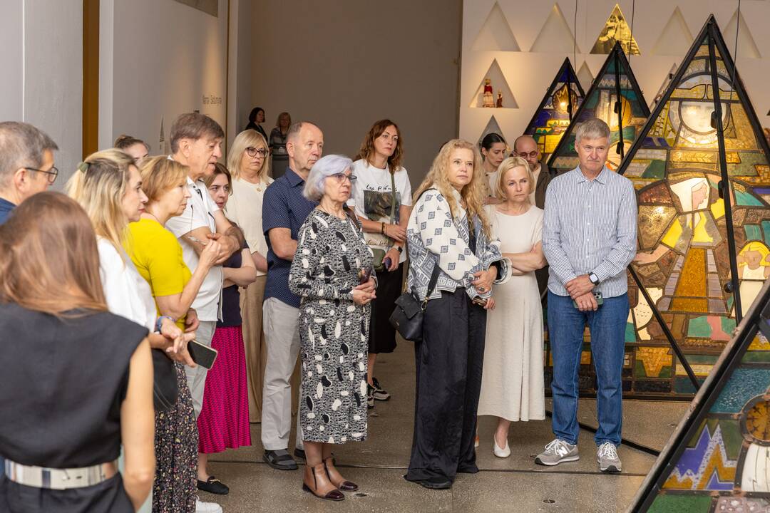 Vaikystės pusryčiai paveikslų galerijoje