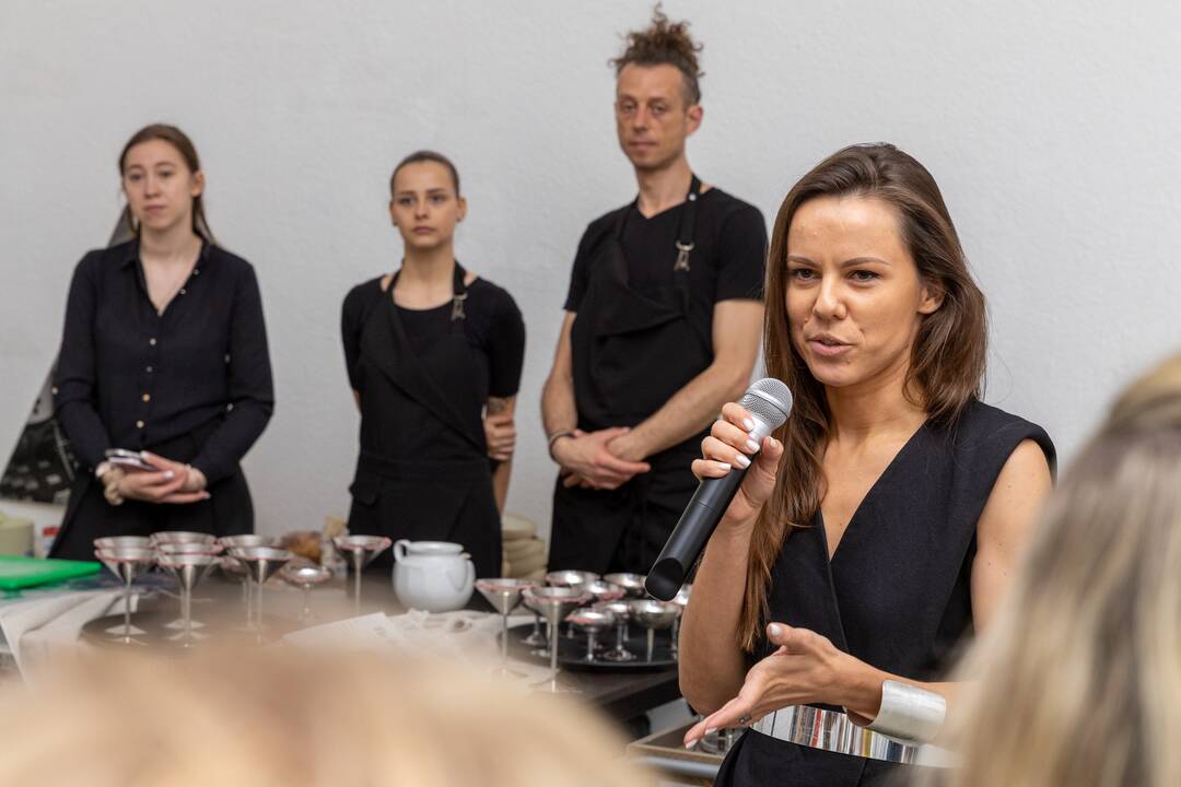 Vaikystės pusryčiai paveikslų galerijoje
