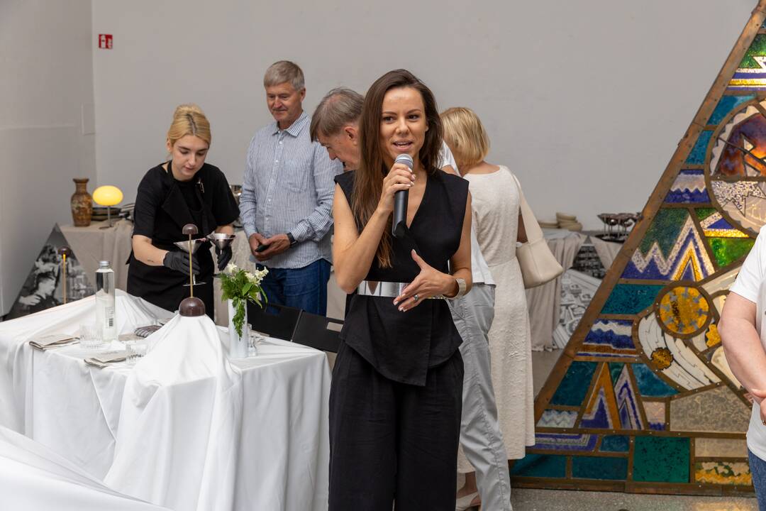 Vaikystės pusryčiai paveikslų galerijoje