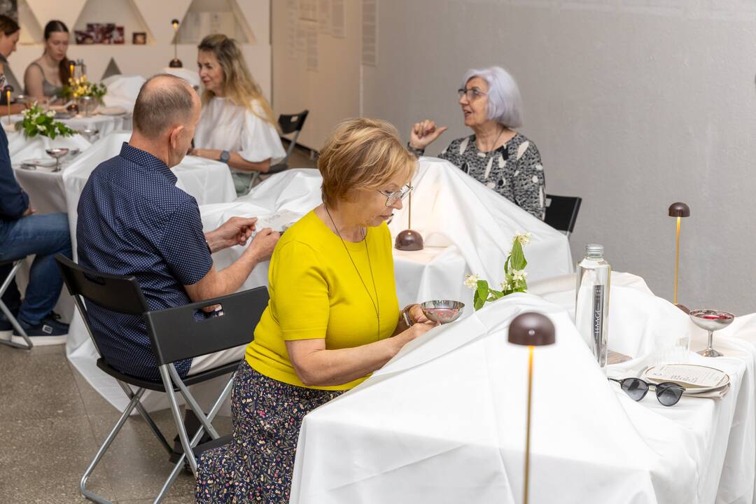 Vaikystės pusryčiai paveikslų galerijoje