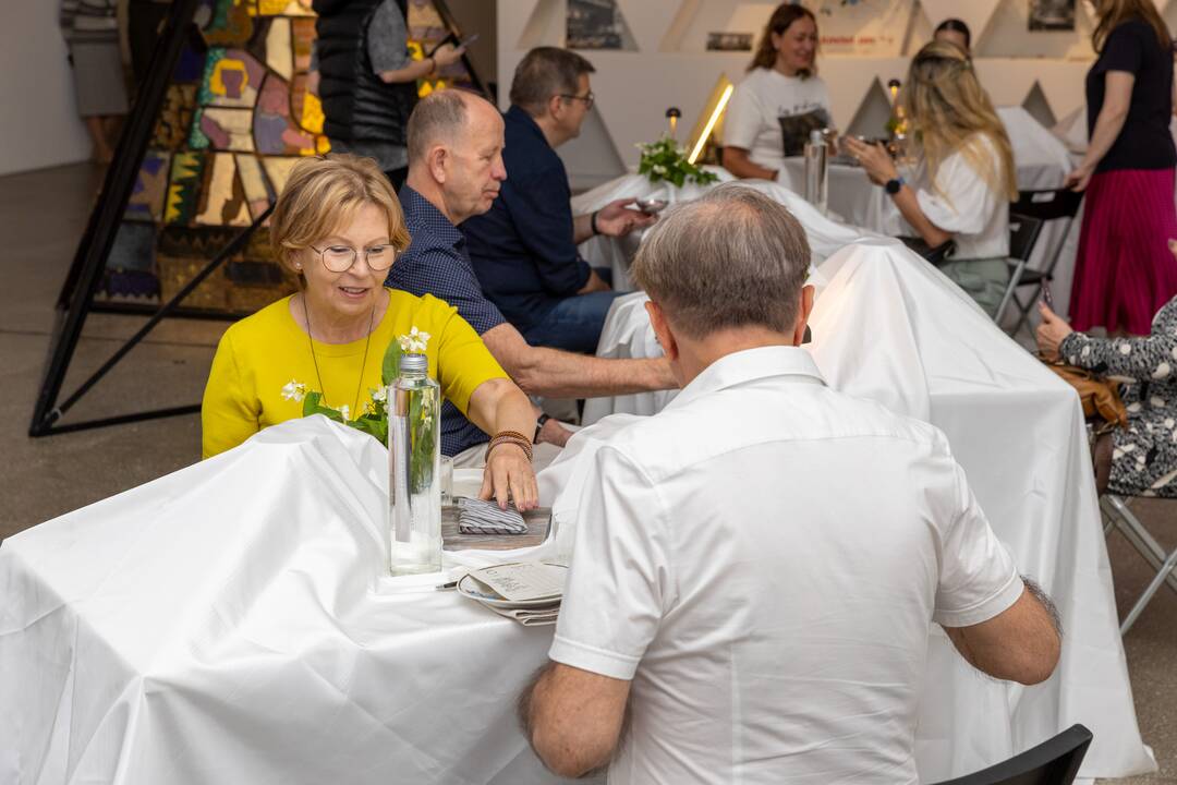Vaikystės pusryčiai paveikslų galerijoje