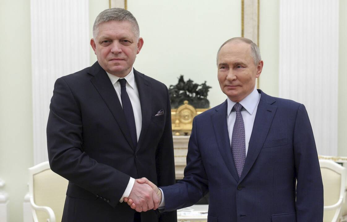 Vizito Kremliuje metu Slovakijos premjeras su Putinu aptarė rusiškų dujų tiekimą šaliai