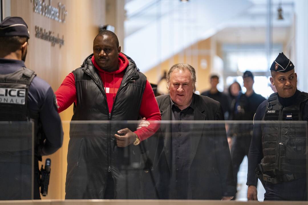 Prokurorai prašo Gerard'ui Depardieu skirti lygtinę 18 mėnesių laisvės atėmimo bausmę