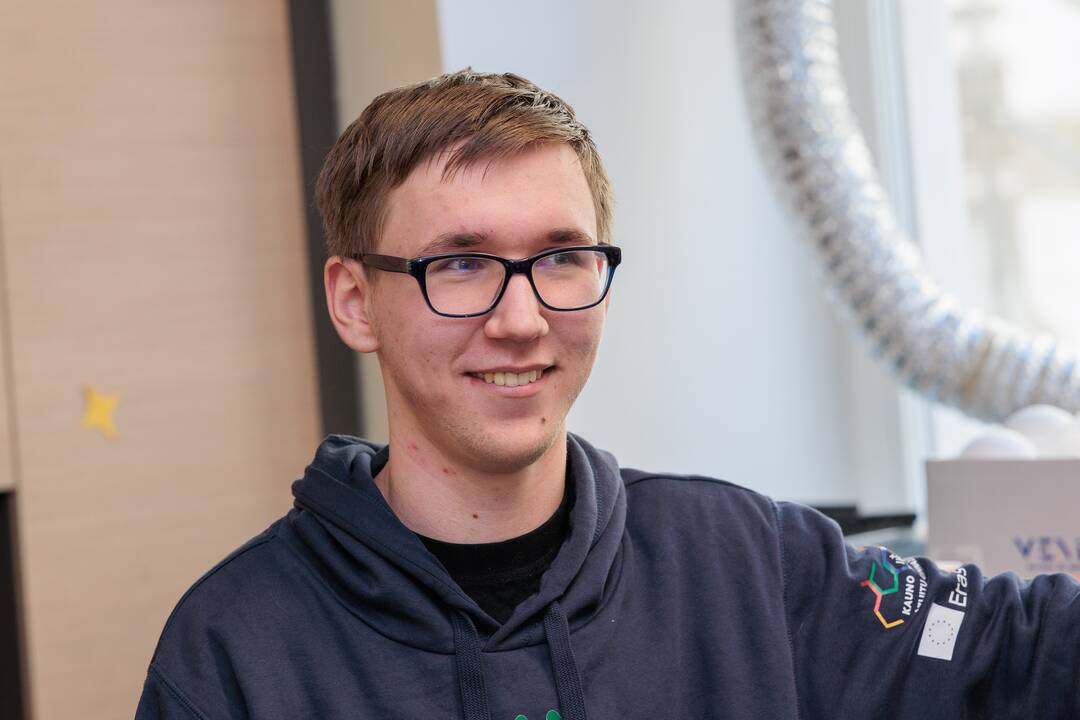 Kauno jėzuitų gimnazijos robotų virtuozai
