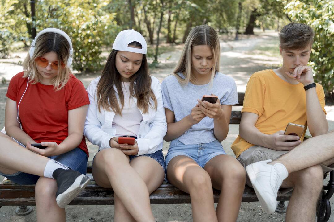 Jaunesniems nei 15 metų – jokių socialinių tinklų? 