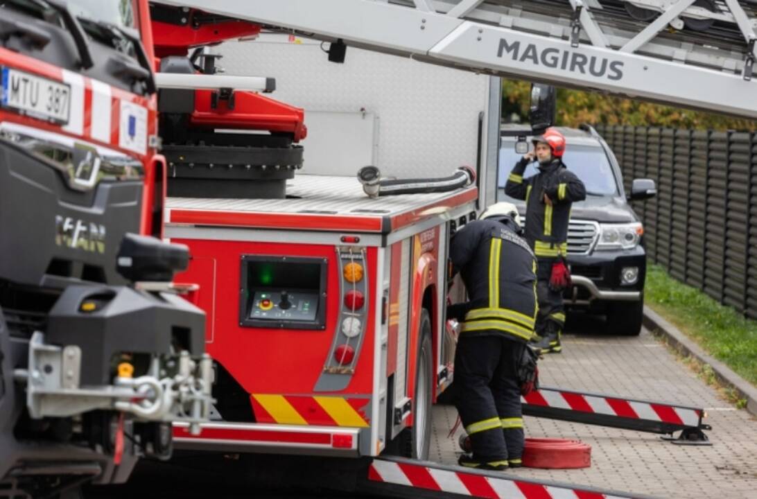 Vilniaus centre degė viešbutis: evakuoti gyventojai
