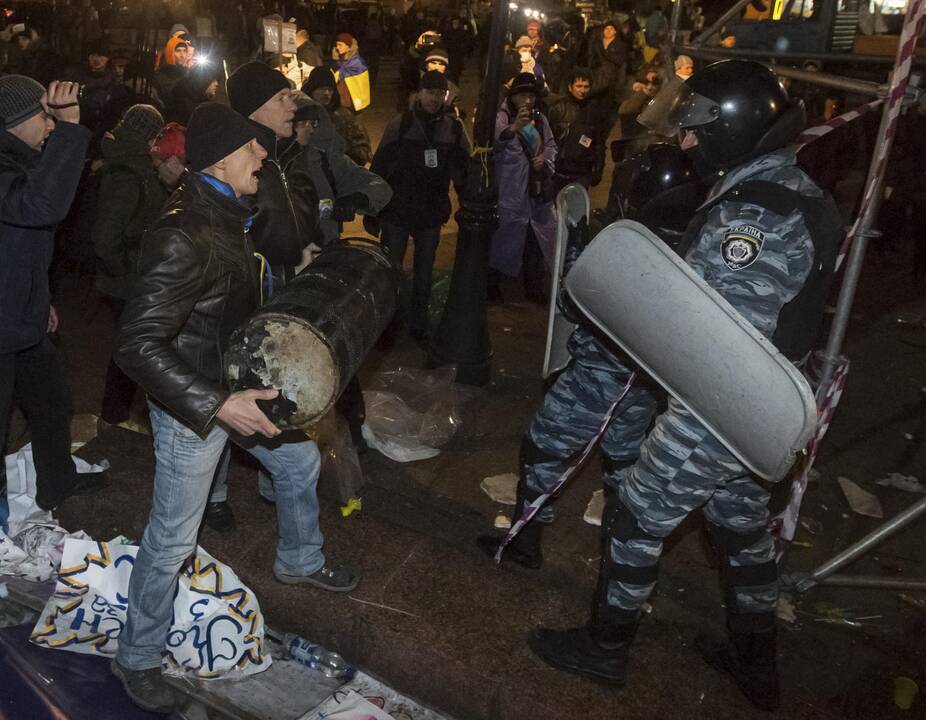 Seimas ragina Ukrainą nenaudoti jėgos prieš demonstrantus, kviesti asamblėją