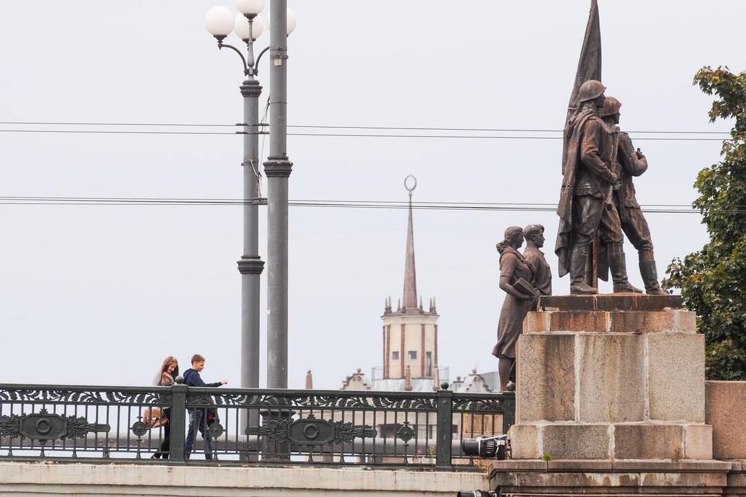 Žaliojo tilto skulptūros atlaikė dar vieną vandalų išpuolį