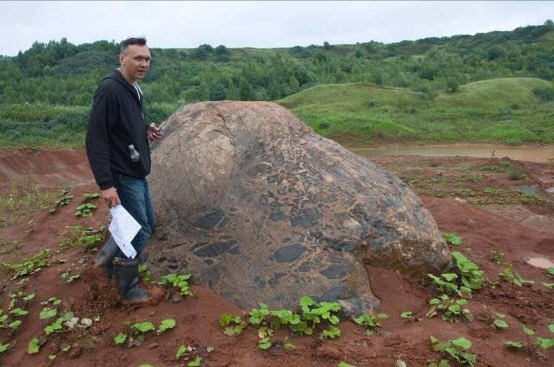 Geologai ištyrė unikalų karjere aptiktą riedulį