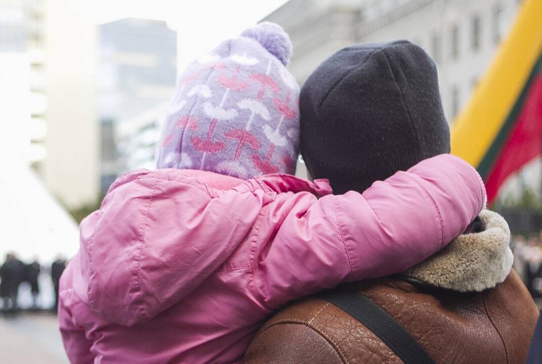 Profsąjungos buriasi protestui: reikalaus palankių sprendimų dirbantiems tėvams