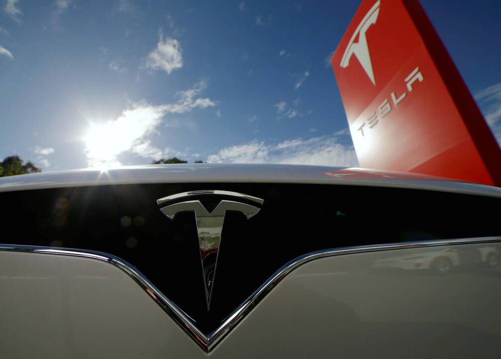 „Tesla“ Australijoje statys didžiausią pasaulyje ličio jonų bateriją