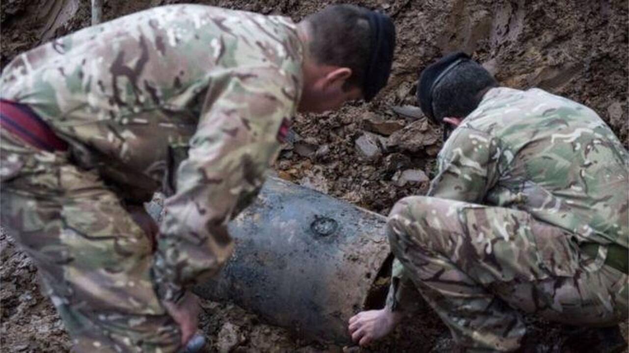 Londone rasta karo laikų bomba (evakuoti aplinkiniai pastatai)