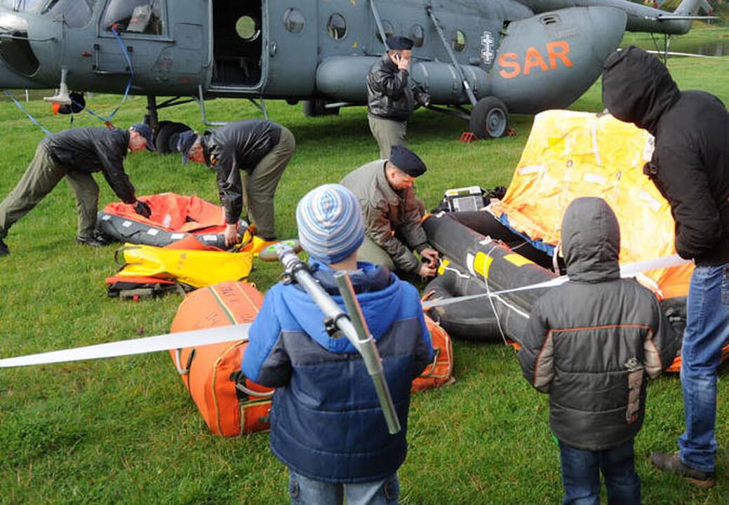 Kariuomenės pilotai demonstruos, kaip gabenami donorų organai