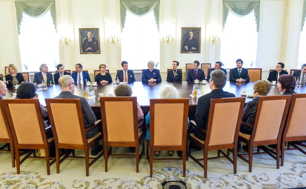Prezidentė susitinka su Maltos ordino ambasadoriumi Lietuvoje ir Pasaulio Tautų Teisuolių atstovais