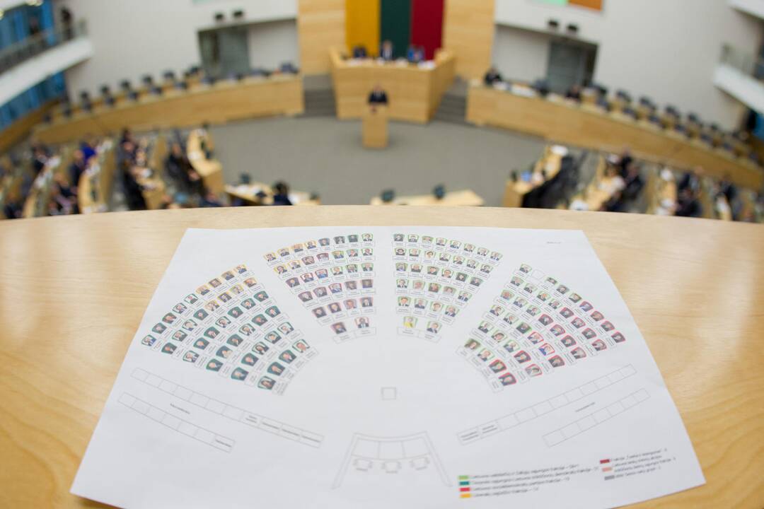 Valdantieji nusprendė: parlamentarai posėdžiaus vieną dieną per savaitę