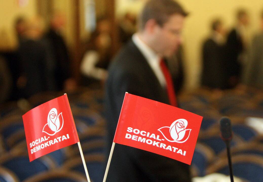 Piktnaudžiavimu įtariamas socialdemokratas sustabdė narystę partijoje