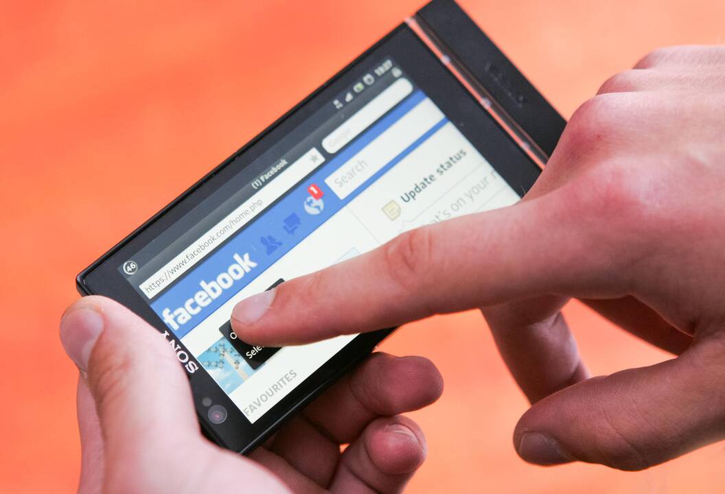 Agituojantieji „Facebook“ tinkle irgi gali sulaukti baudų