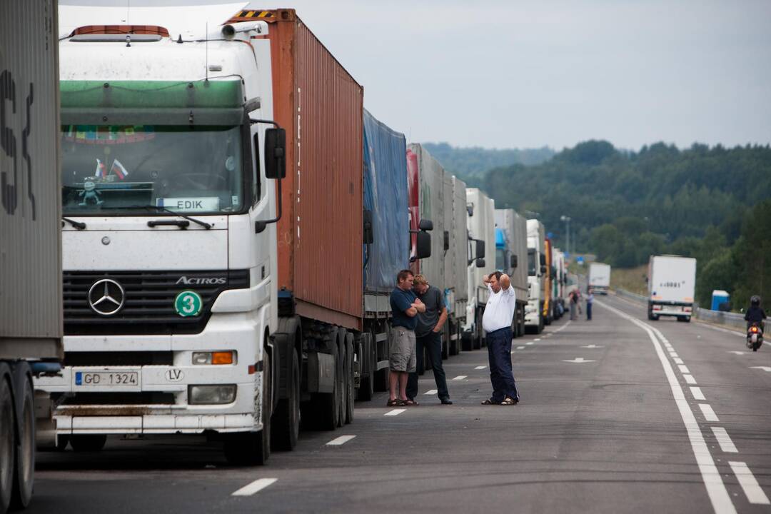 Neliks galimybės vilkikų techninę apžiūrą atlikti užsienyje