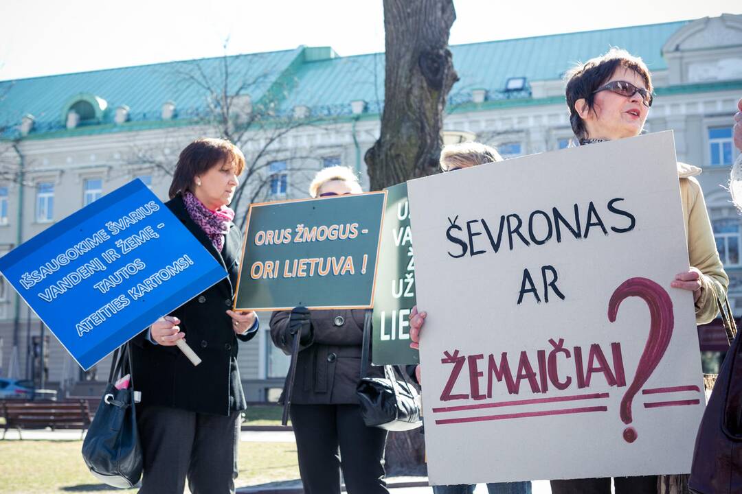 Premjeras nurodė ištirti savo patarėjos elgesį per susitikimą dėl dujų žvalgybos