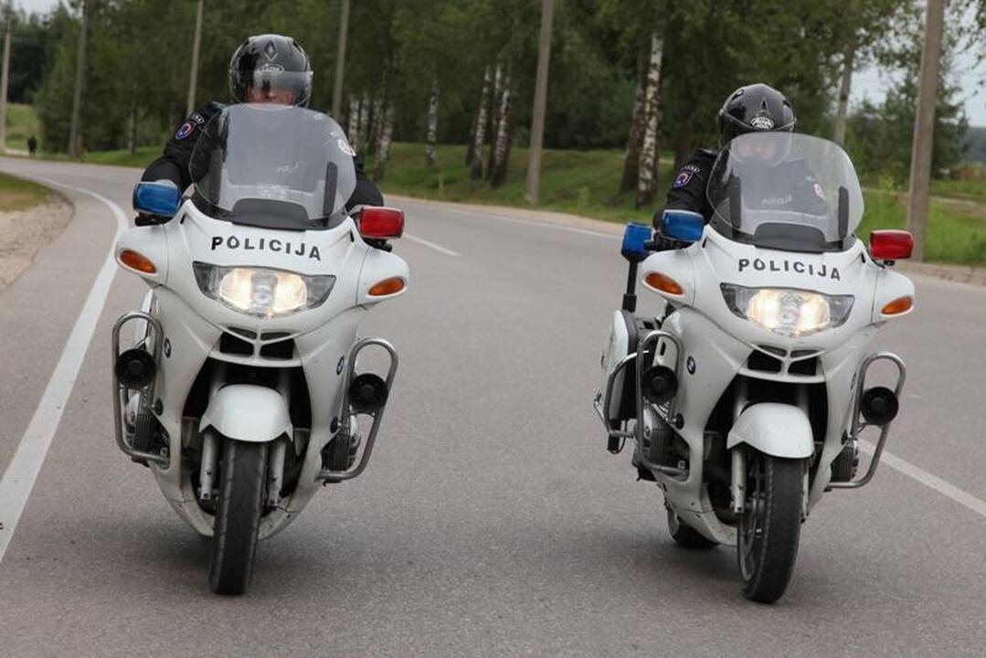 Policija pradėjo patruliuoti tarnybiniais motociklais
